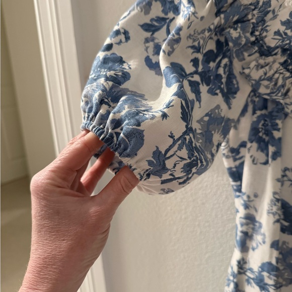 Off-Shoulder Reformation Marley Linen Dress in Olympia. SZ 6 - Picture 6 of 10